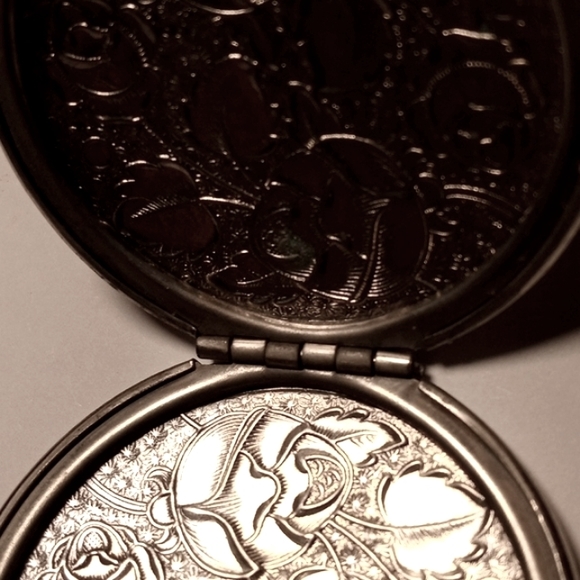 Sterling Silver Locket vintage marked Sterling. 13.36 grams.. - Picture 6 of 10